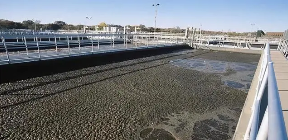 無(wú)錫田鑫化工分享曝氣池的泡沫顏色不同是怎么回事？